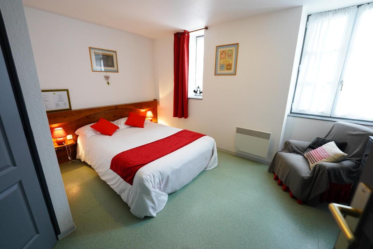 Logis Hotel Le Relais Des Remparts Allanche Kültér fotó